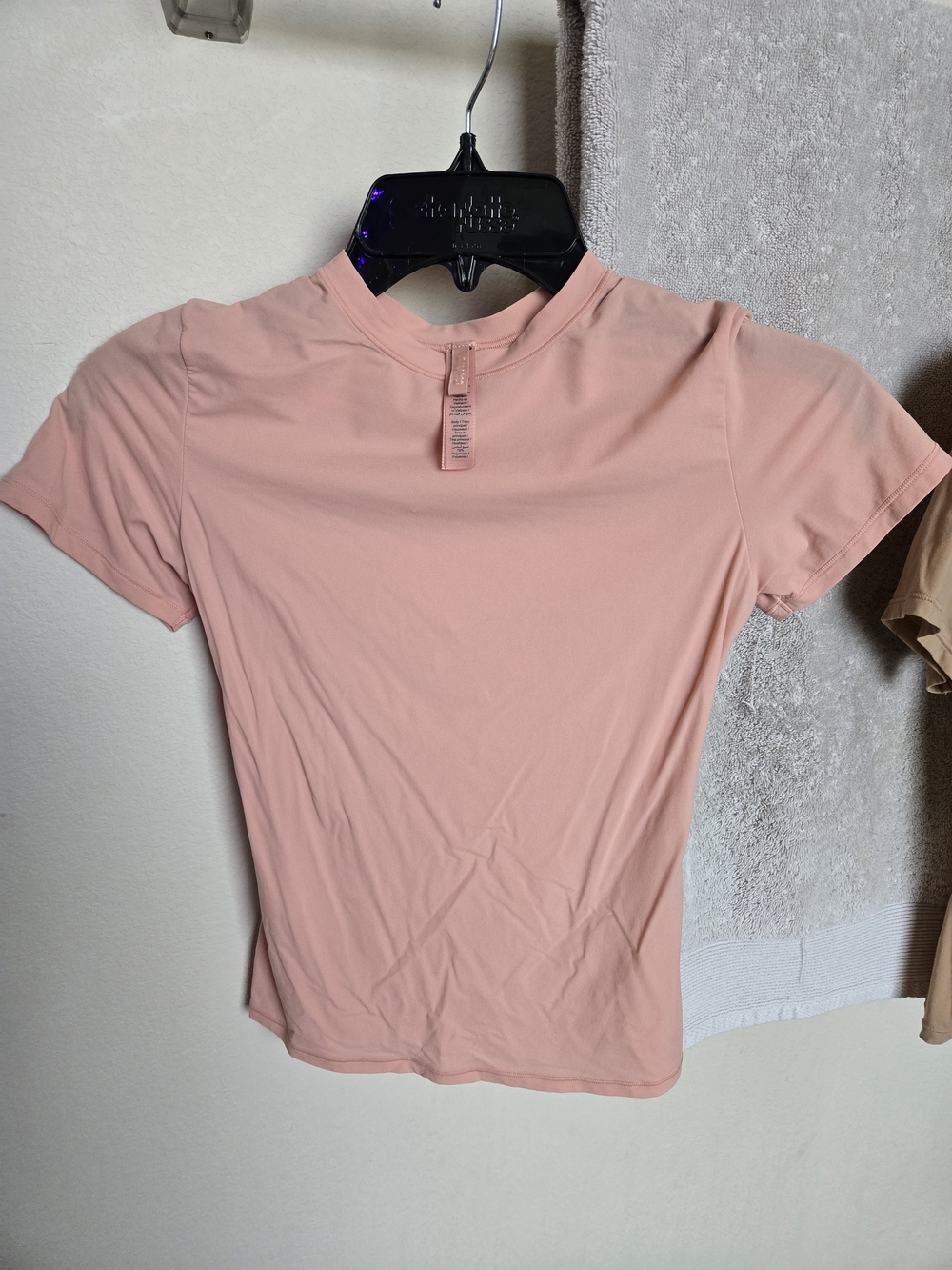 SKIMS Short Sleeve Crew Tee in Peach
